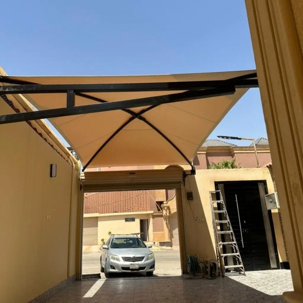 مظلات سيارات الرياض 2 مظلة سيارات بيج حديثة فوق كراج منزل، مظلات كراجات بالرياض.