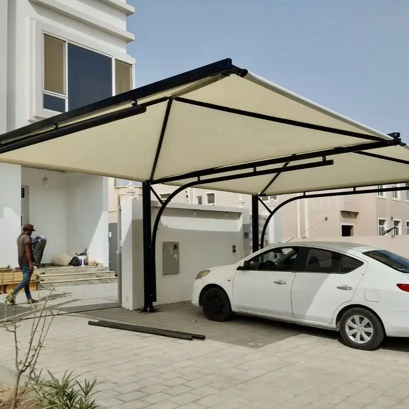 مظلات سيارات الرياض 3 مظلات سيارات الرياض أمام منزل حديث بتصميم قوي وأنيق من حداد مظلات وسواتر الرياض.